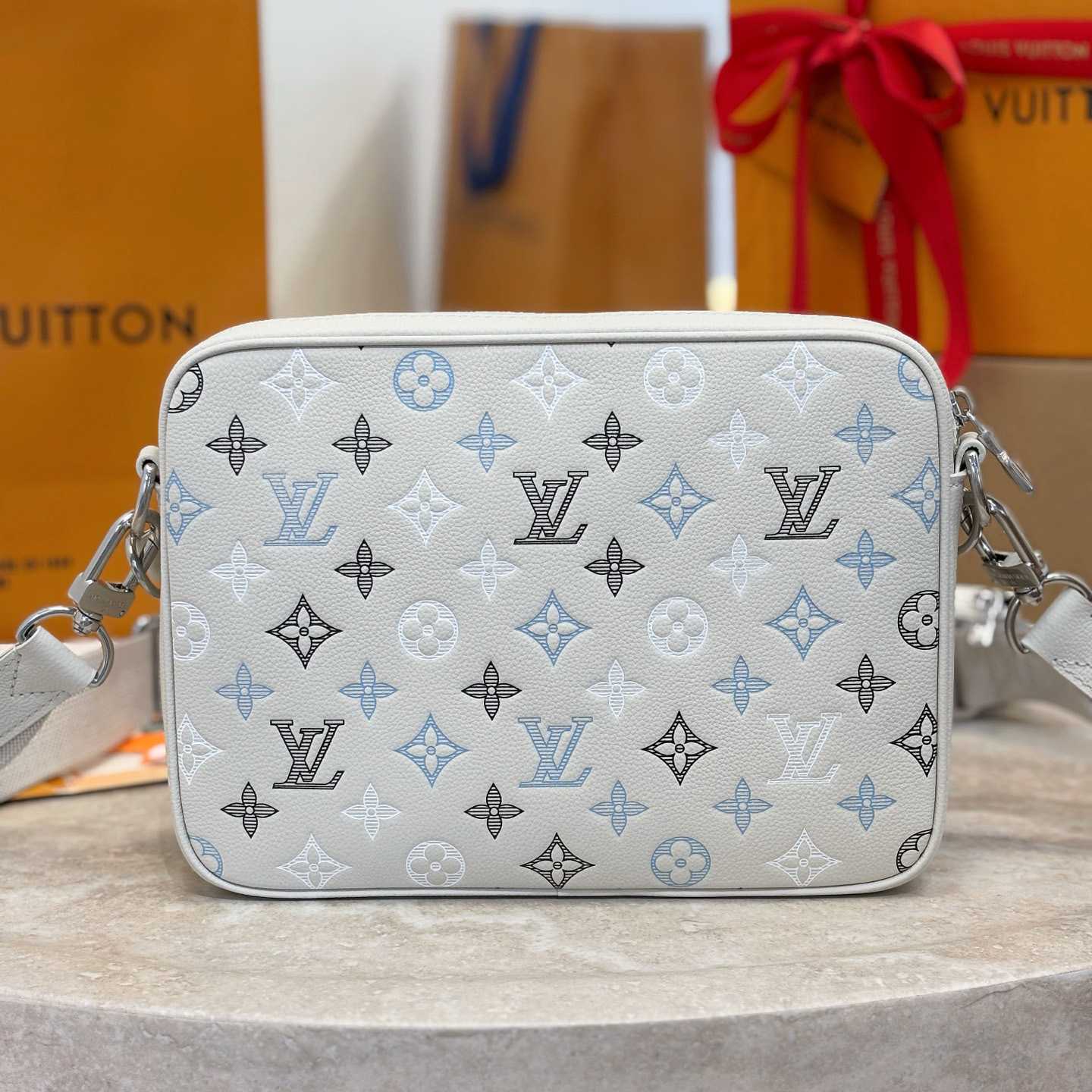 Louis Vuitton Trio Messenger M28854 - DopestKickz