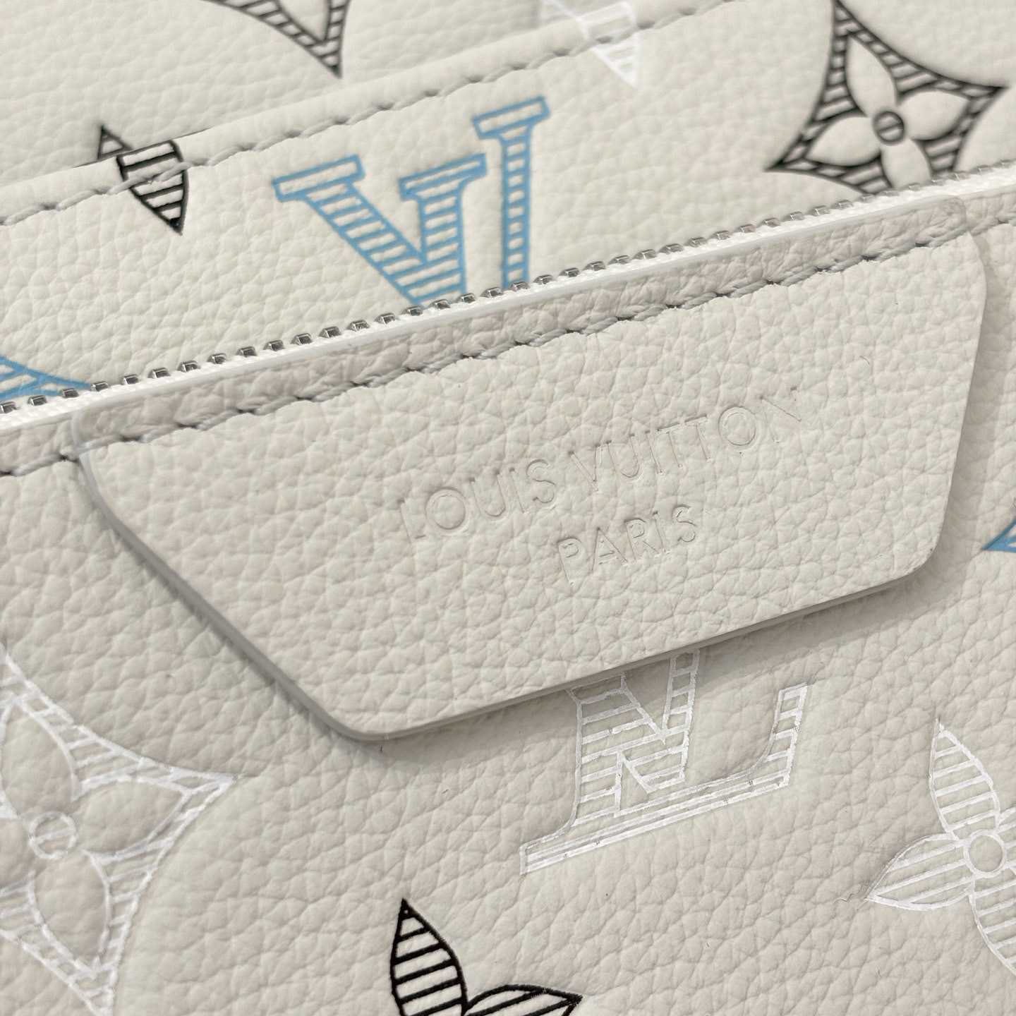Louis Vuitton Trio Messenger M28854 - DopestKickz