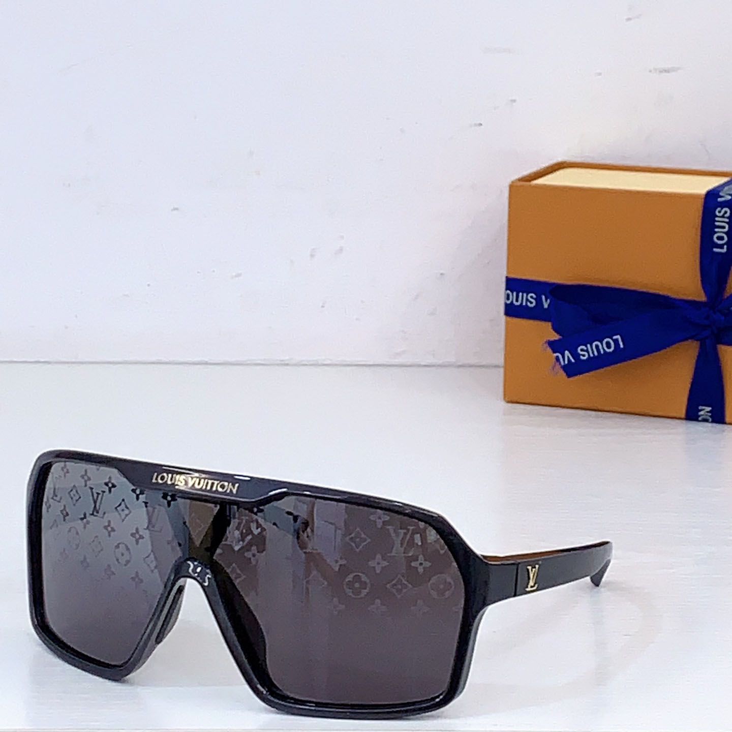 Louis Vuitton Z3102U   Sunglasses   - DopestKickz