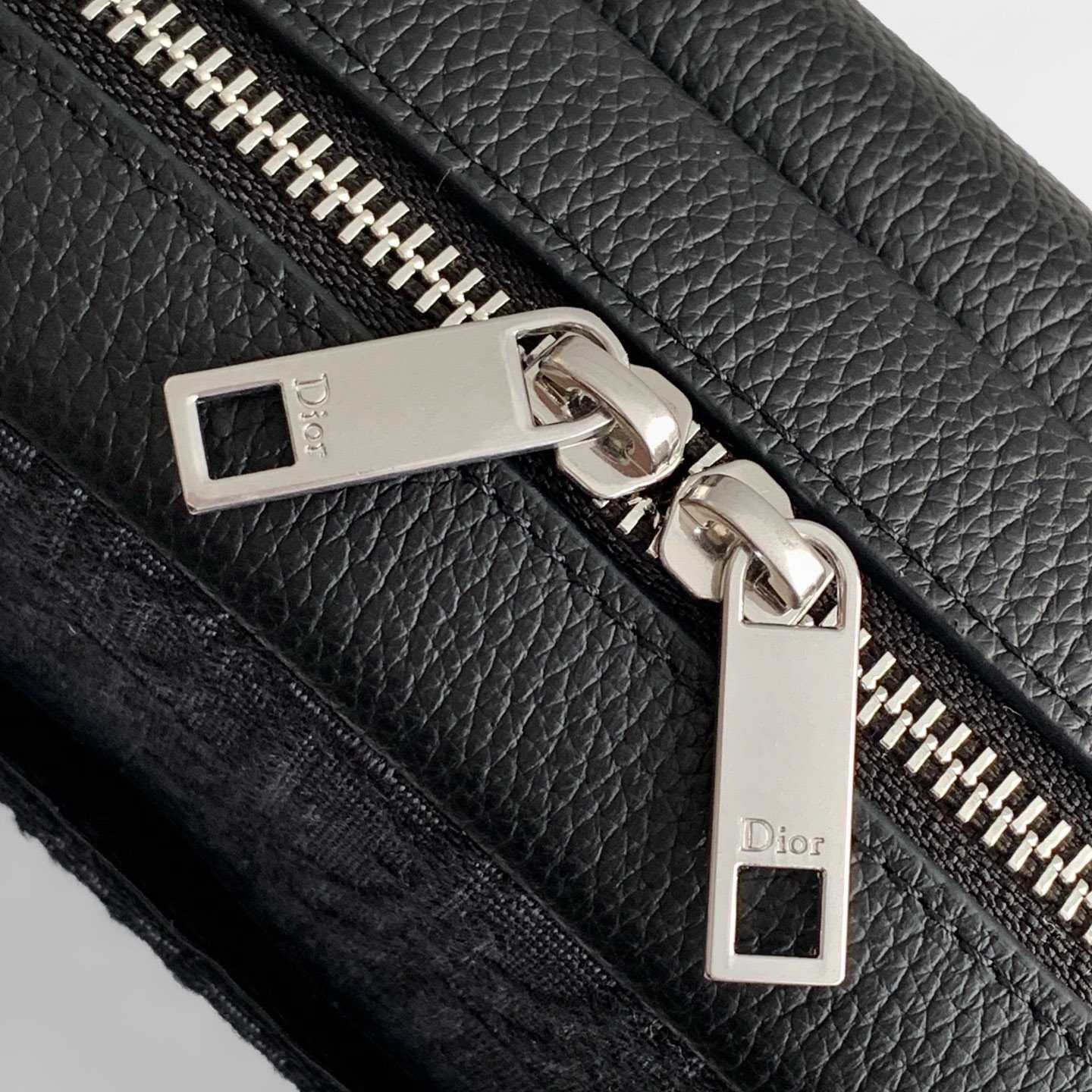 Dior Rider Zipped Messenger Bag - DopestKickz