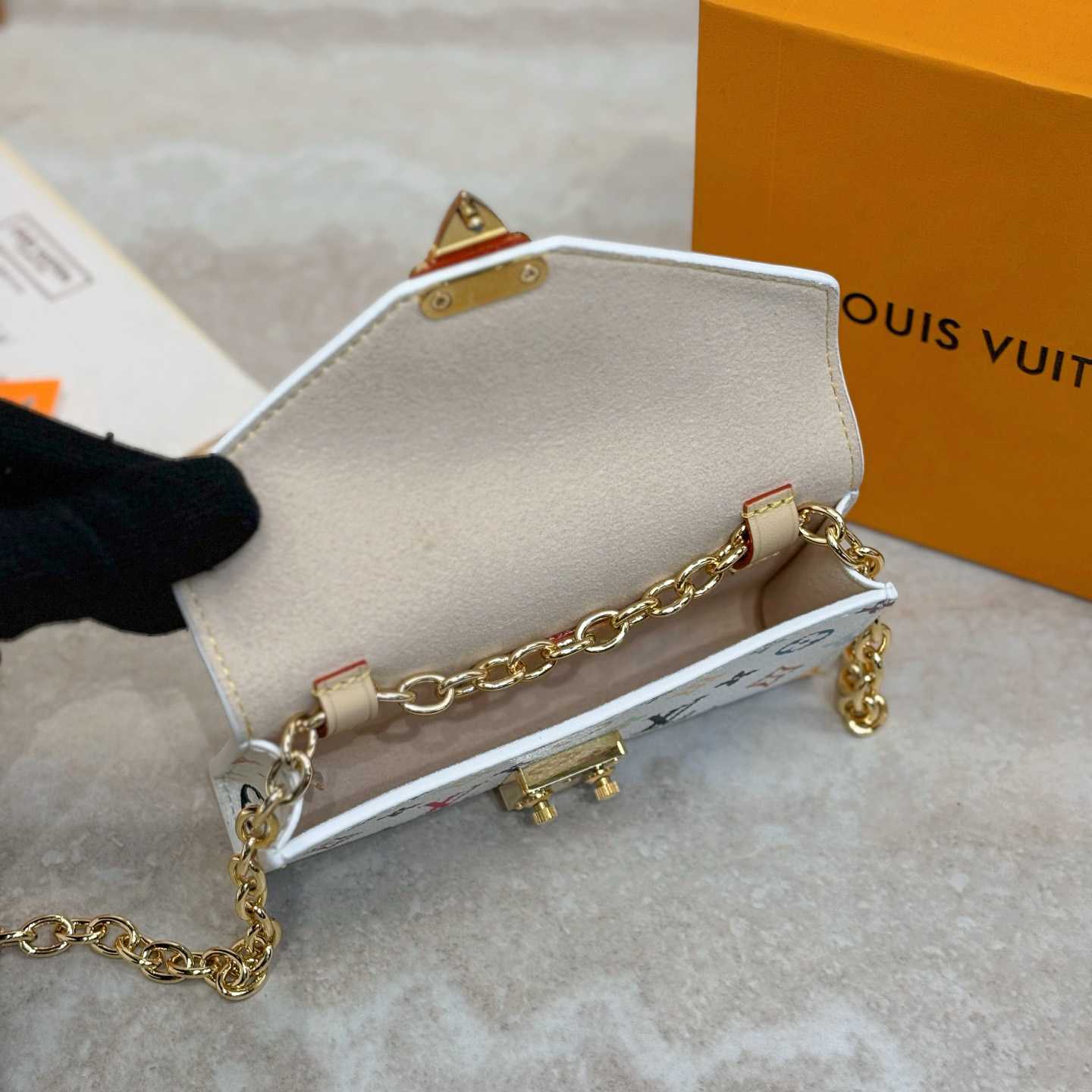 Louis Vuitton LV x TM Pouch Metis Belt M4625Z - DopestKickz