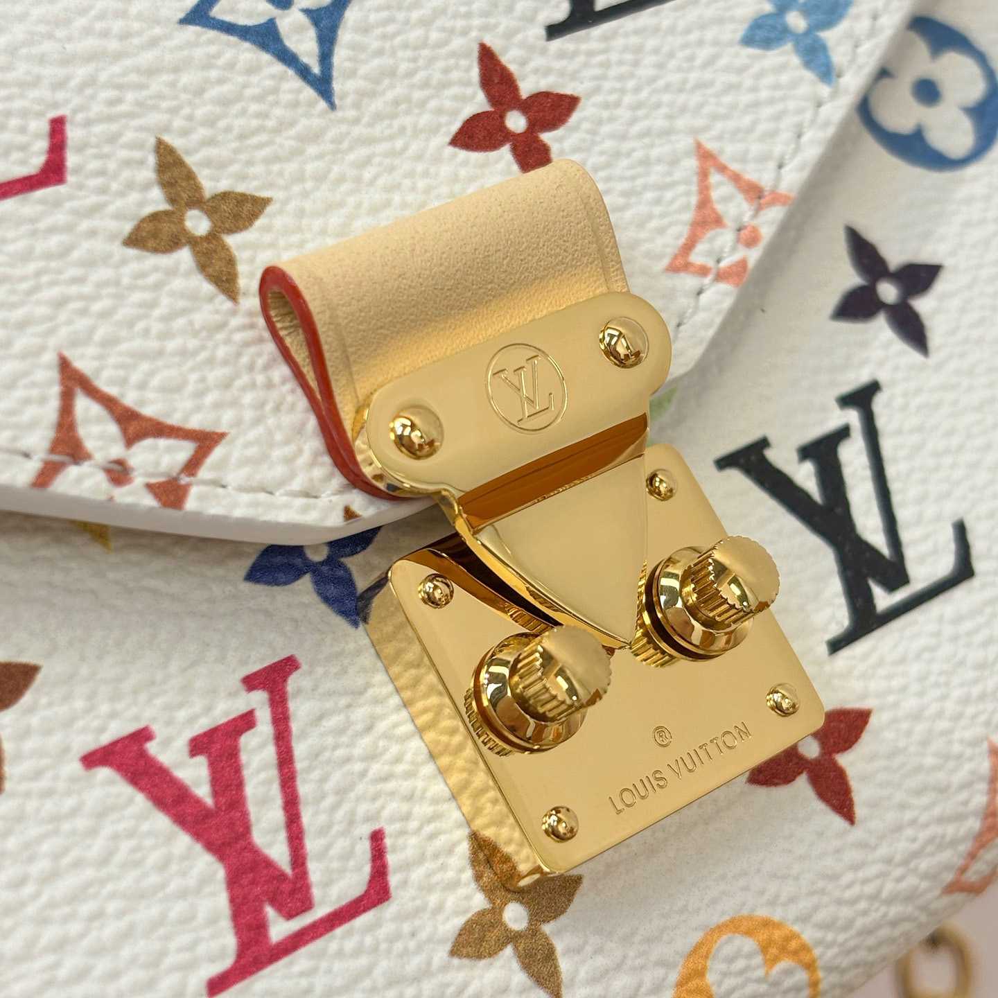 Louis Vuitton LV x TM Pouch Metis Belt M4625Z - DopestKickz