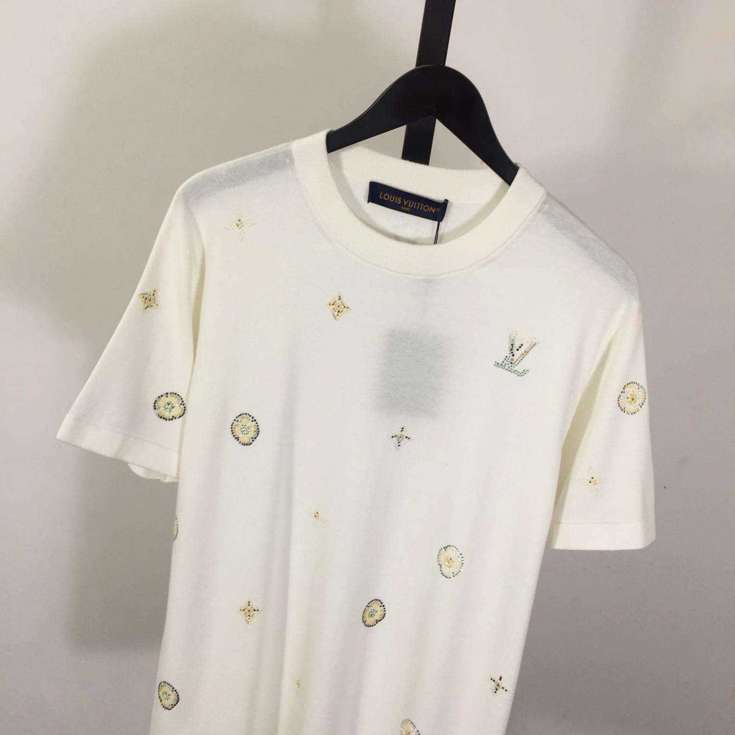 Louis Vuitton Embellished Short-Sleeved Crewneck   1AR09 - DopestKickz