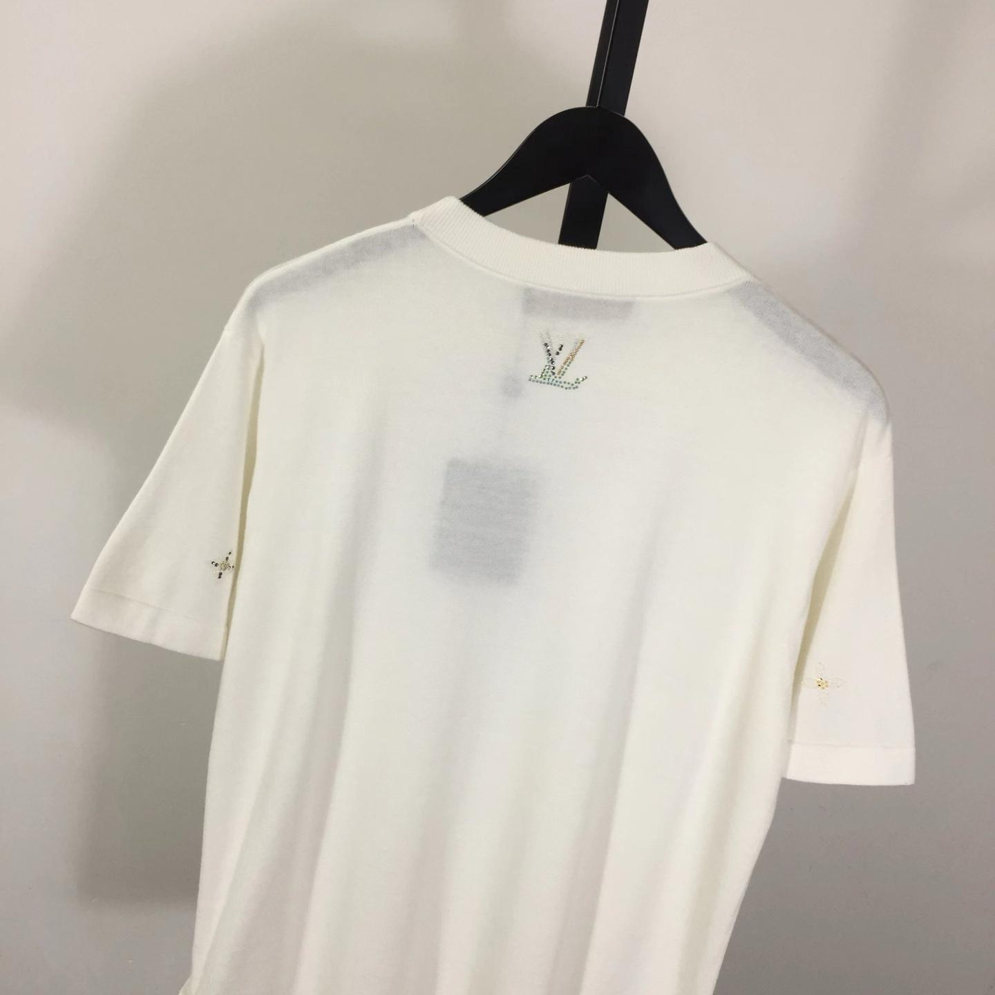 Louis Vuitton Embellished Short-Sleeved Crewneck   1AR09 - DopestKickz