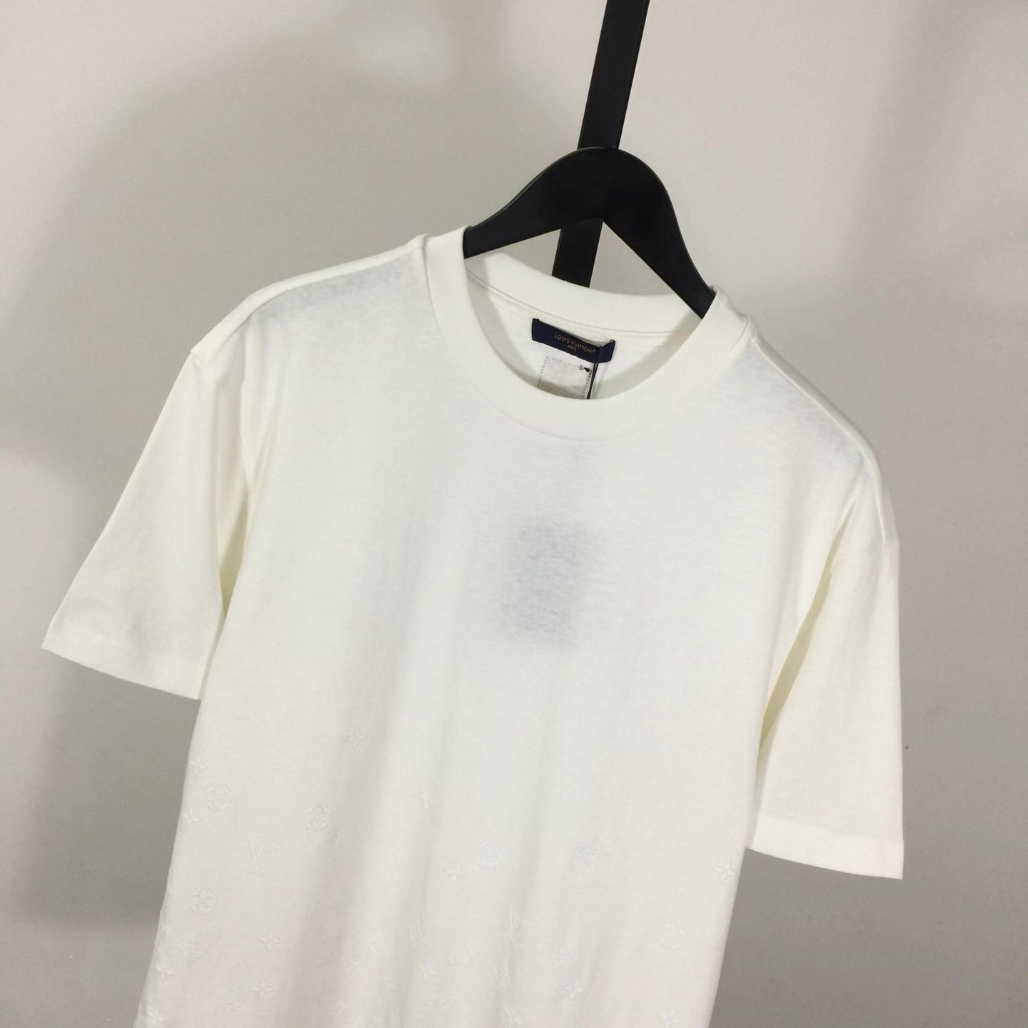 Louis Vuitton Flock Print Monogram Gradient T-Shirt   1AK7LO - DopestKickz