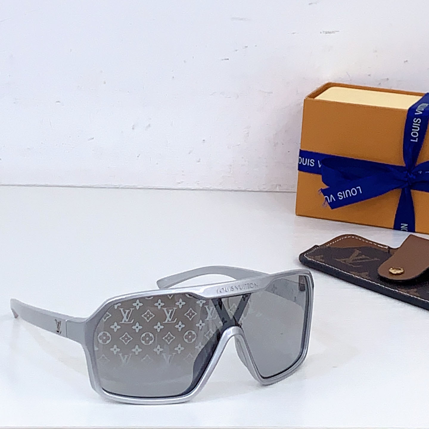 Louis Vuitton Z3102U   Sunglasses   - DopestKickz