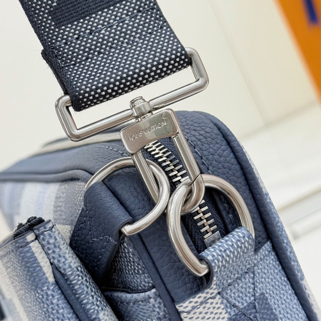 Louis Vuitton Trio Messenger   M28601 - DopestKickz