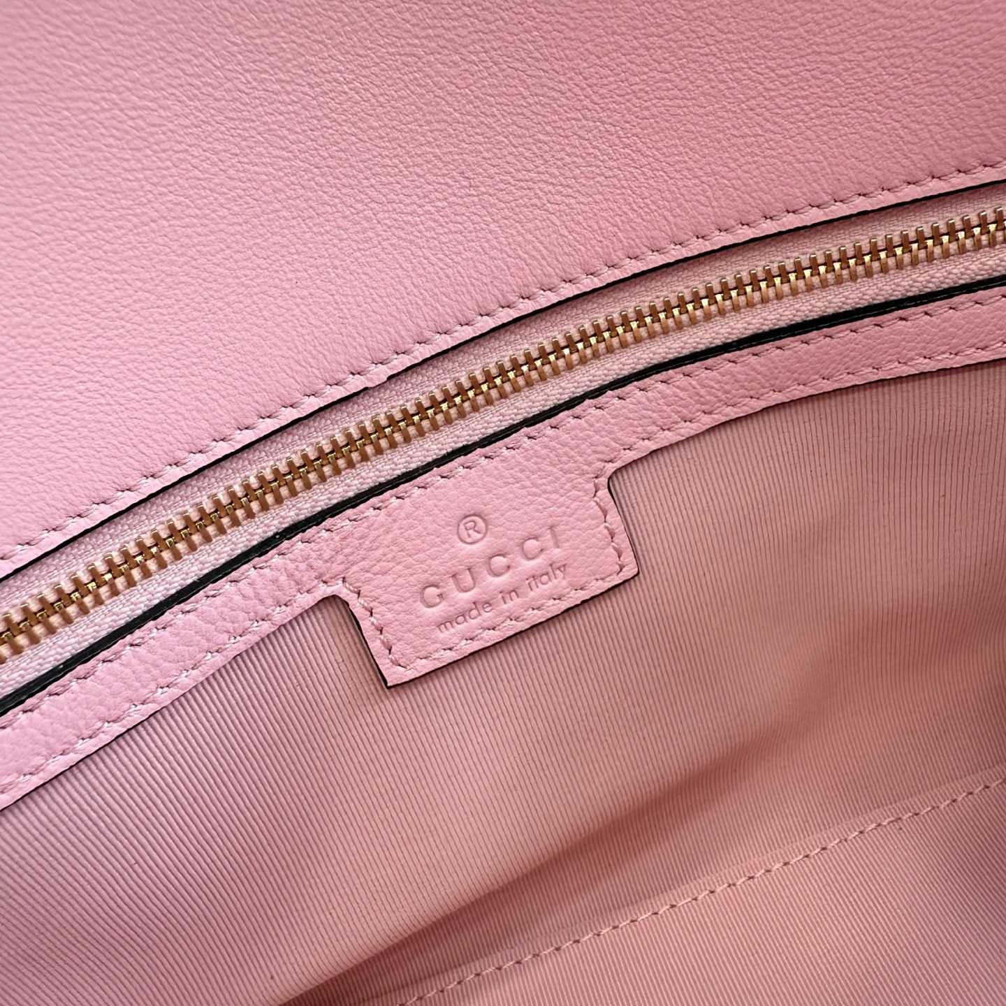 Gucci GG Marmont Medium Shoulder Bag - DopestKickz