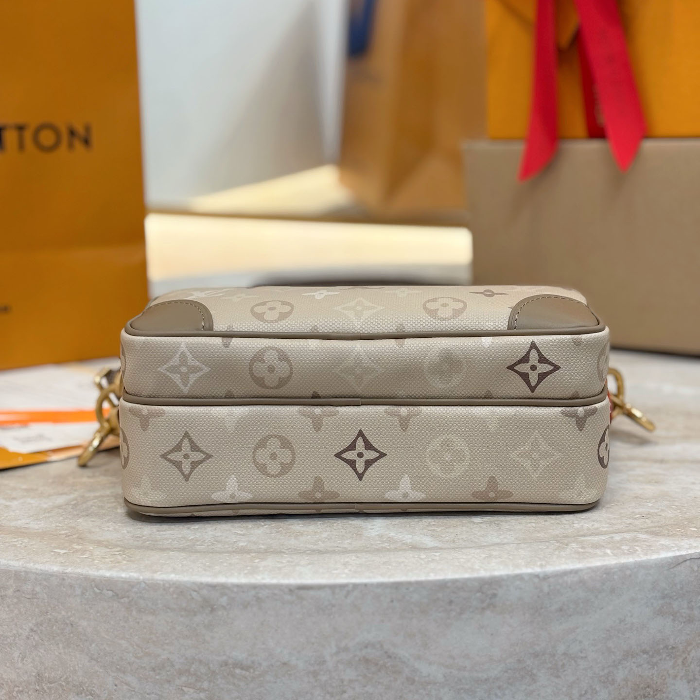 Louis Vuitton Nil M29273 - DopestKickz