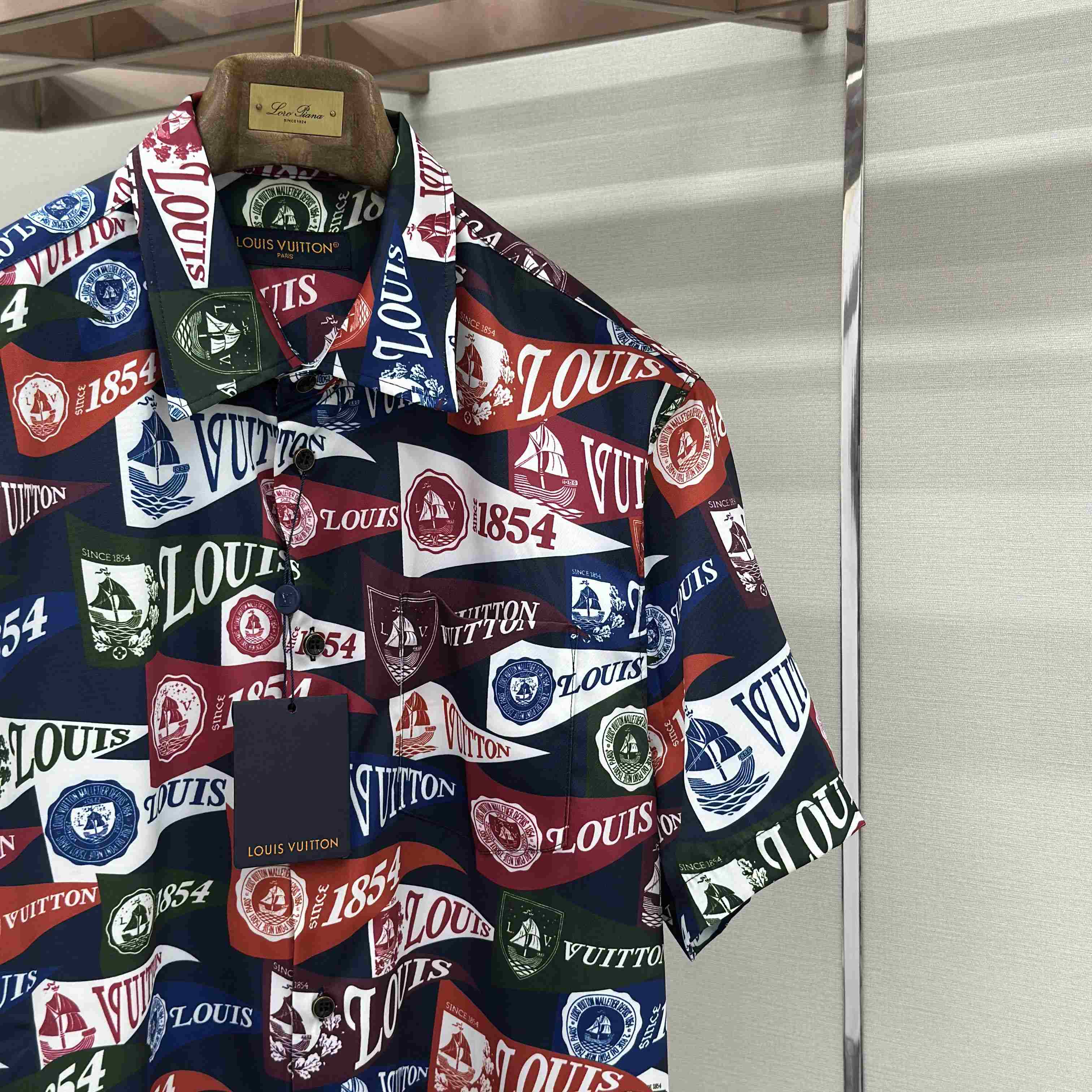 Louis Vuitton Printed Short-Sleeved Silk-Blend Shirt 1AIKBE - DopestKickz