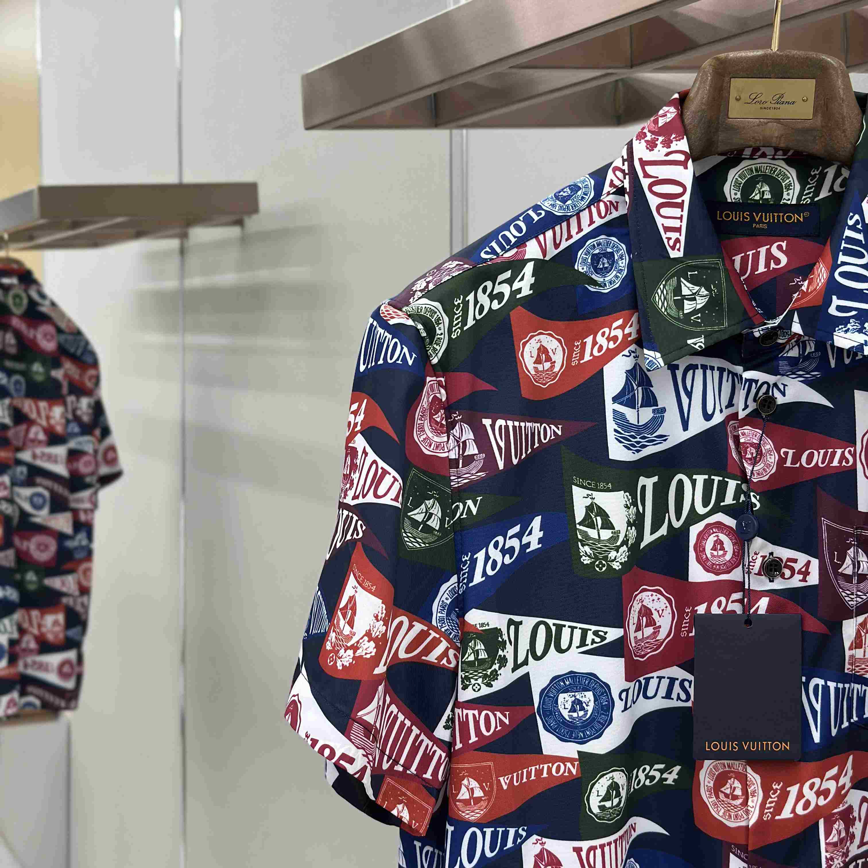 Louis Vuitton Printed Short-Sleeved Silk-Blend Shirt 1AIKBE - DopestKickz