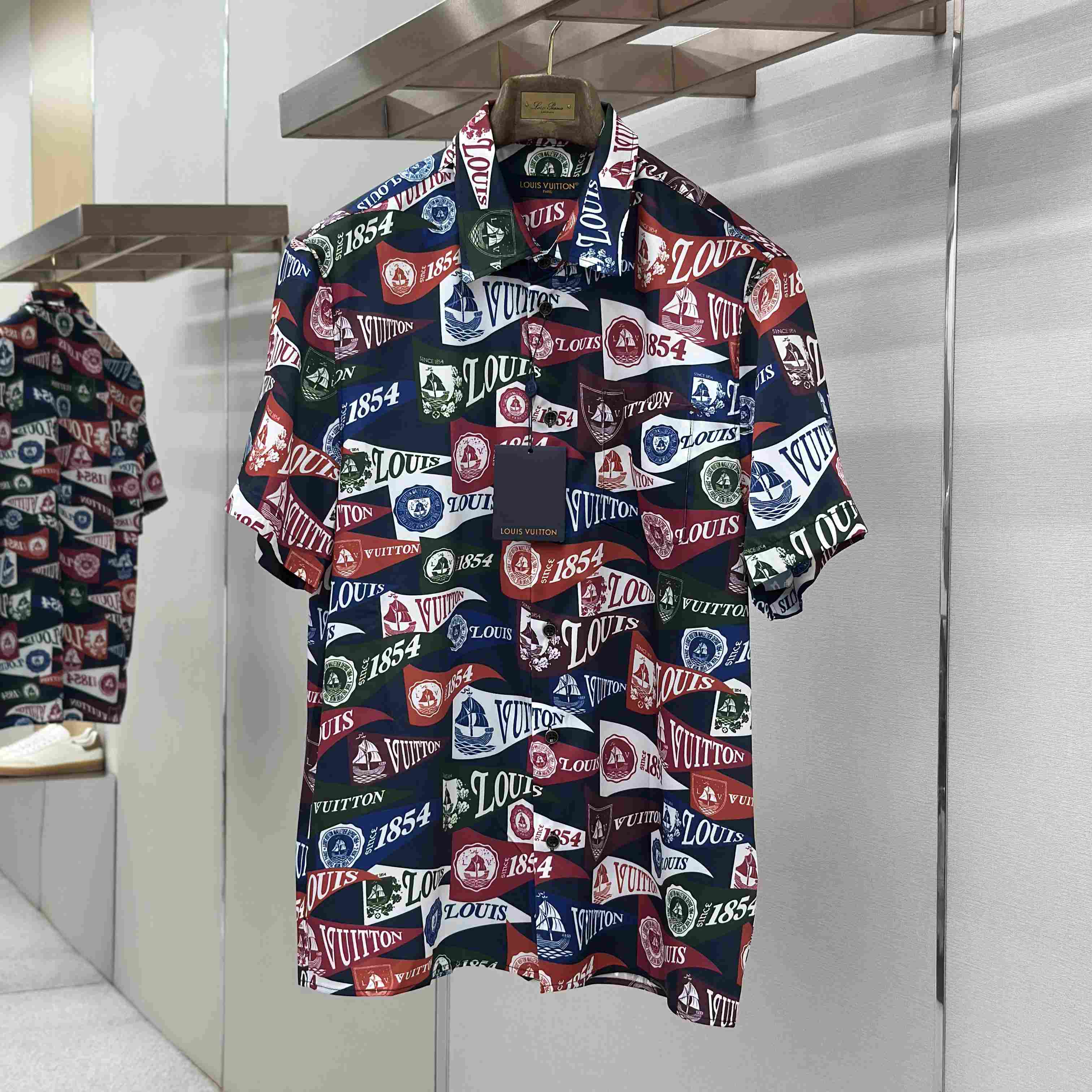 Louis Vuitton Printed Short-Sleeved Silk-Blend Shirt 1AIKBE - DopestKickz
