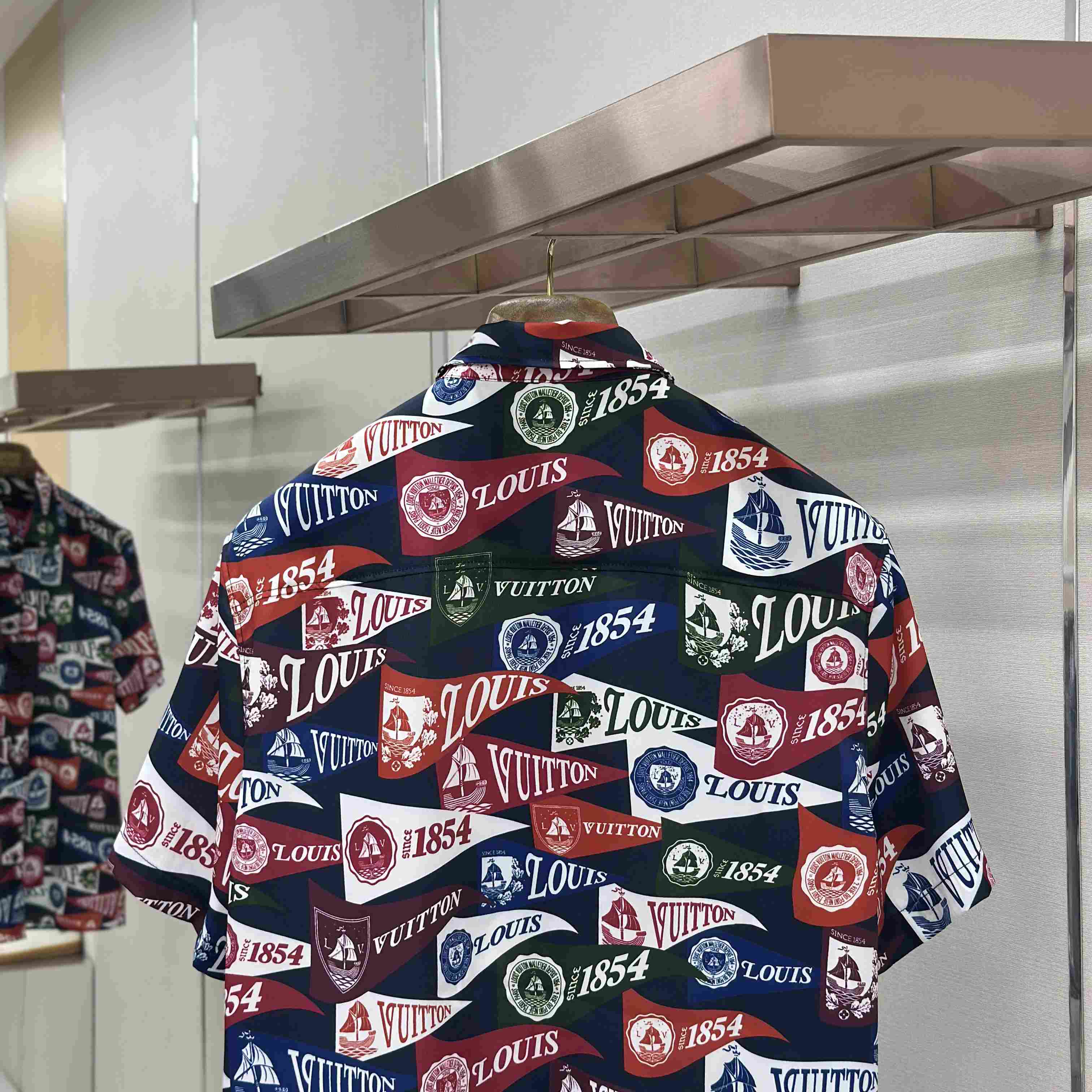 Louis Vuitton Printed Short-Sleeved Silk-Blend Shirt 1AIKBE - DopestKickz