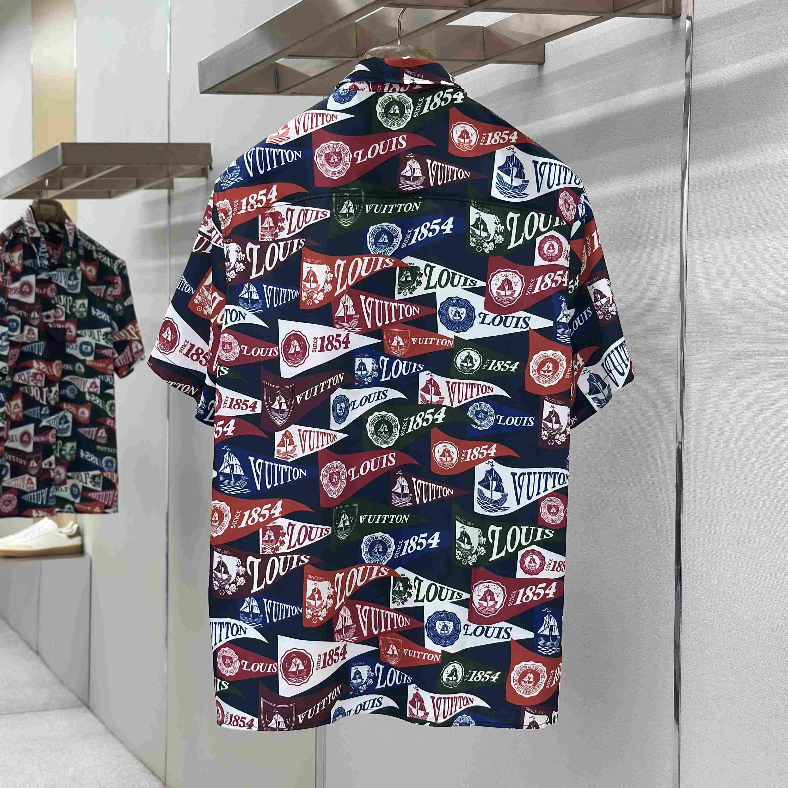 Louis Vuitton Printed Short-Sleeved Silk-Blend Shirt 1AIKBE - DopestKickz
