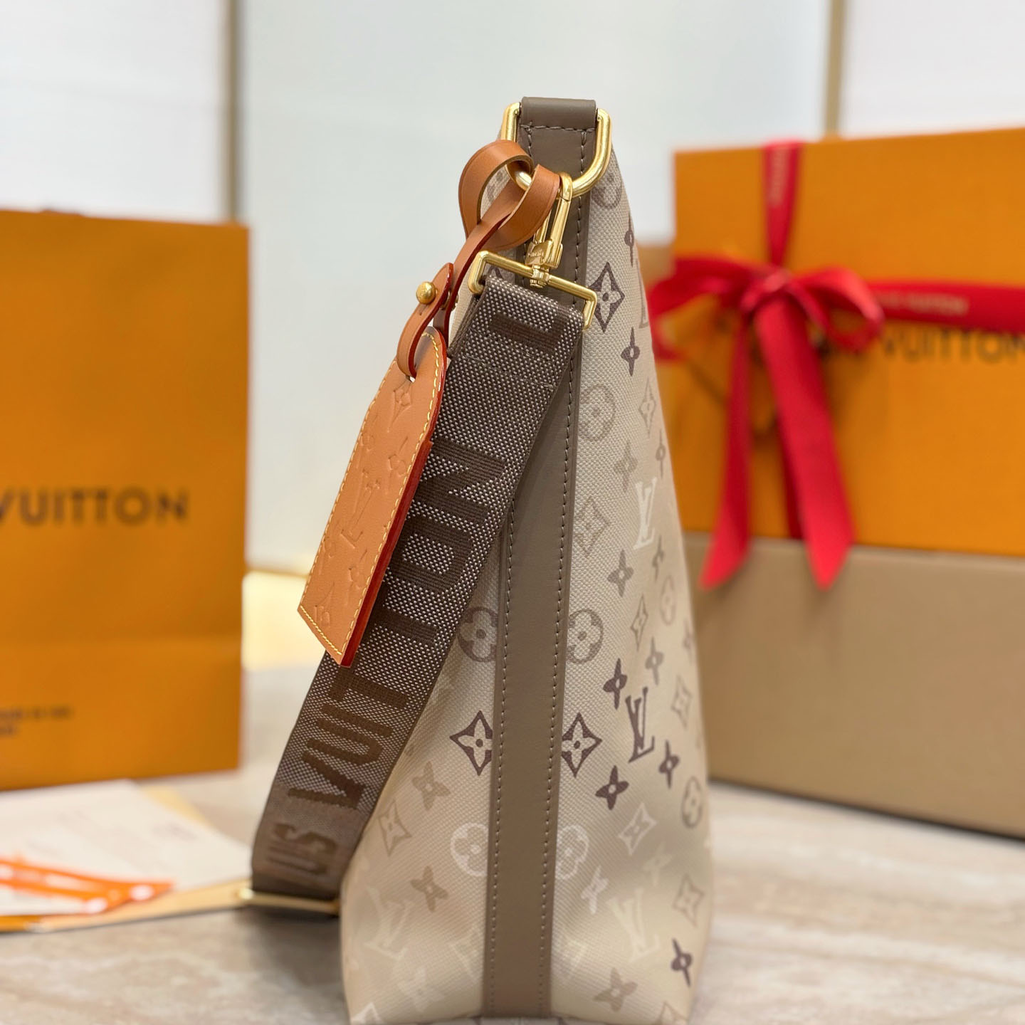 Louis Vuitton Vagabond Hobo M26931 - DopestKickz