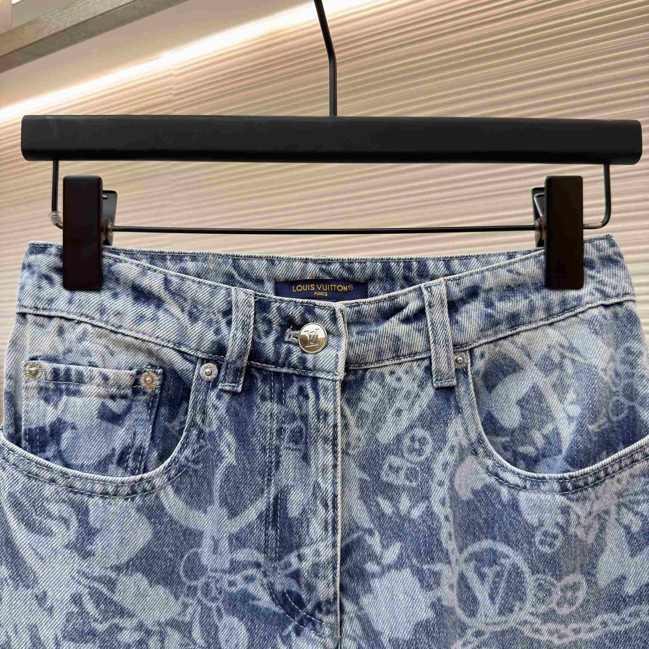 Louis Vuitton LV Bloom Jeans 1AJZ2E - DopestKickz