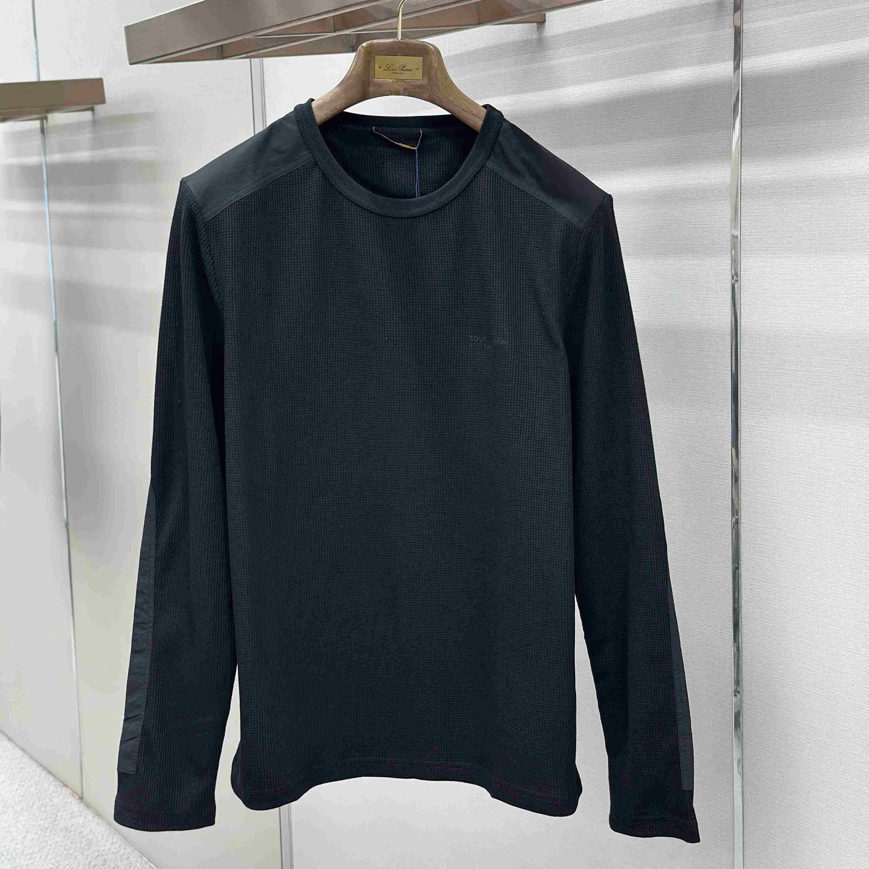 Louis Vuitton Waffle Long-Sleeved Outdoor T-Shirt 1AK7F7 - DopestKickz
