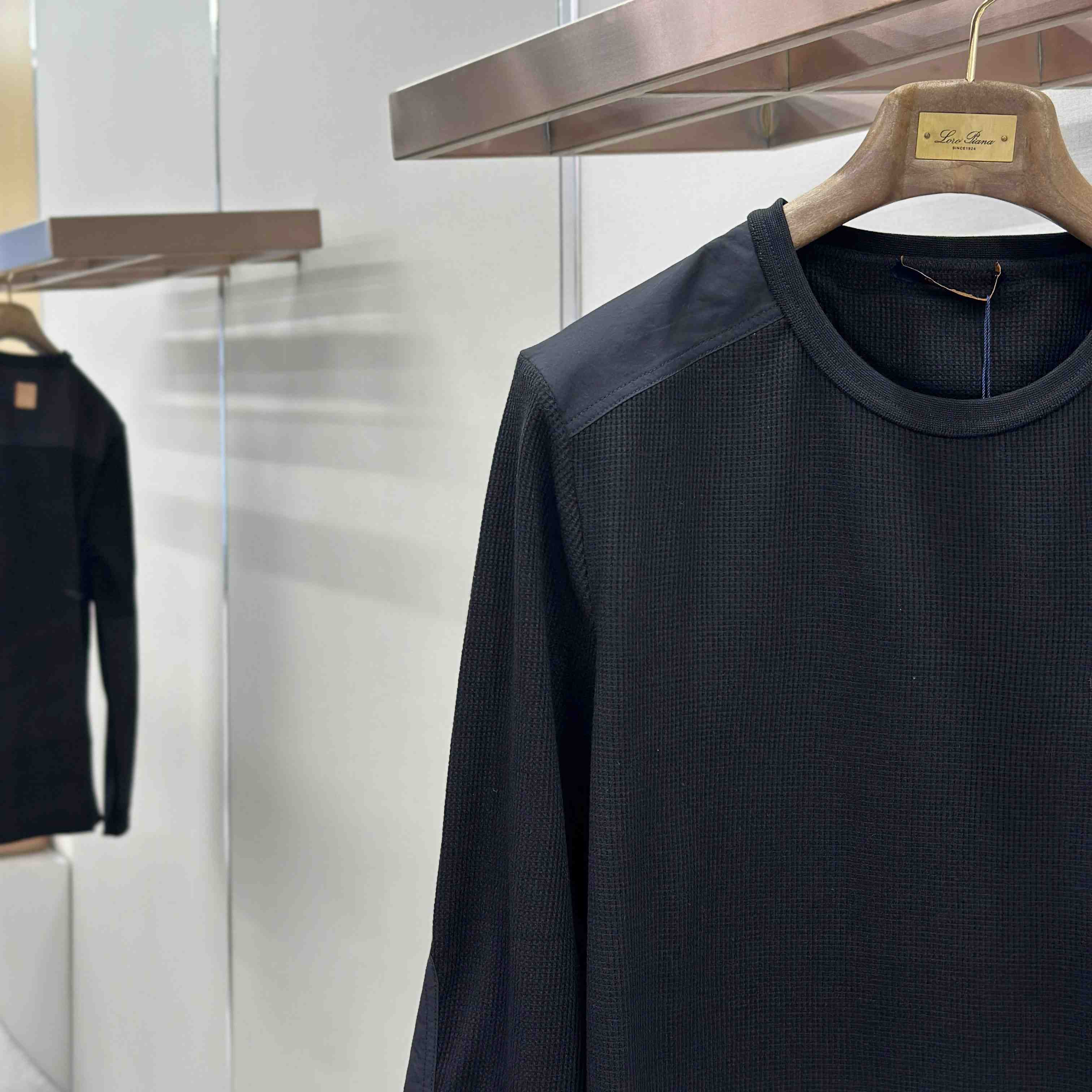 Louis Vuitton Waffle Long-Sleeved Outdoor T-Shirt 1AK7F7 - DopestKickz