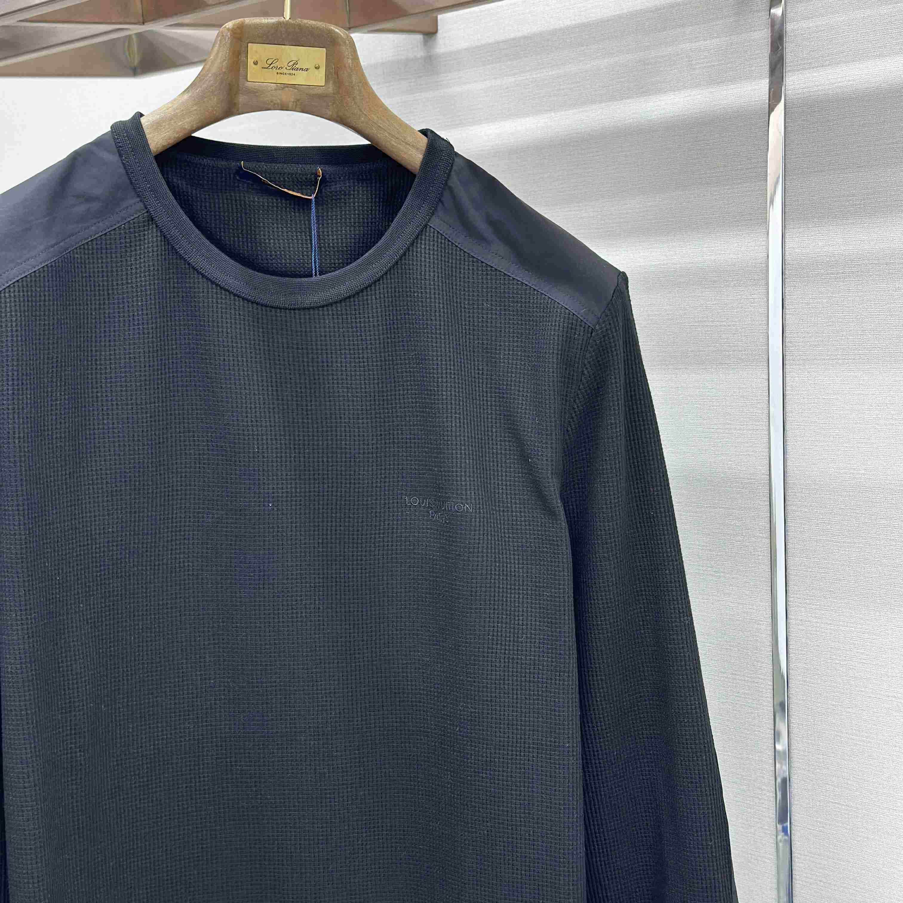 Louis Vuitton Waffle Long-Sleeved Outdoor T-Shirt 1AK7F7 - DopestKickz