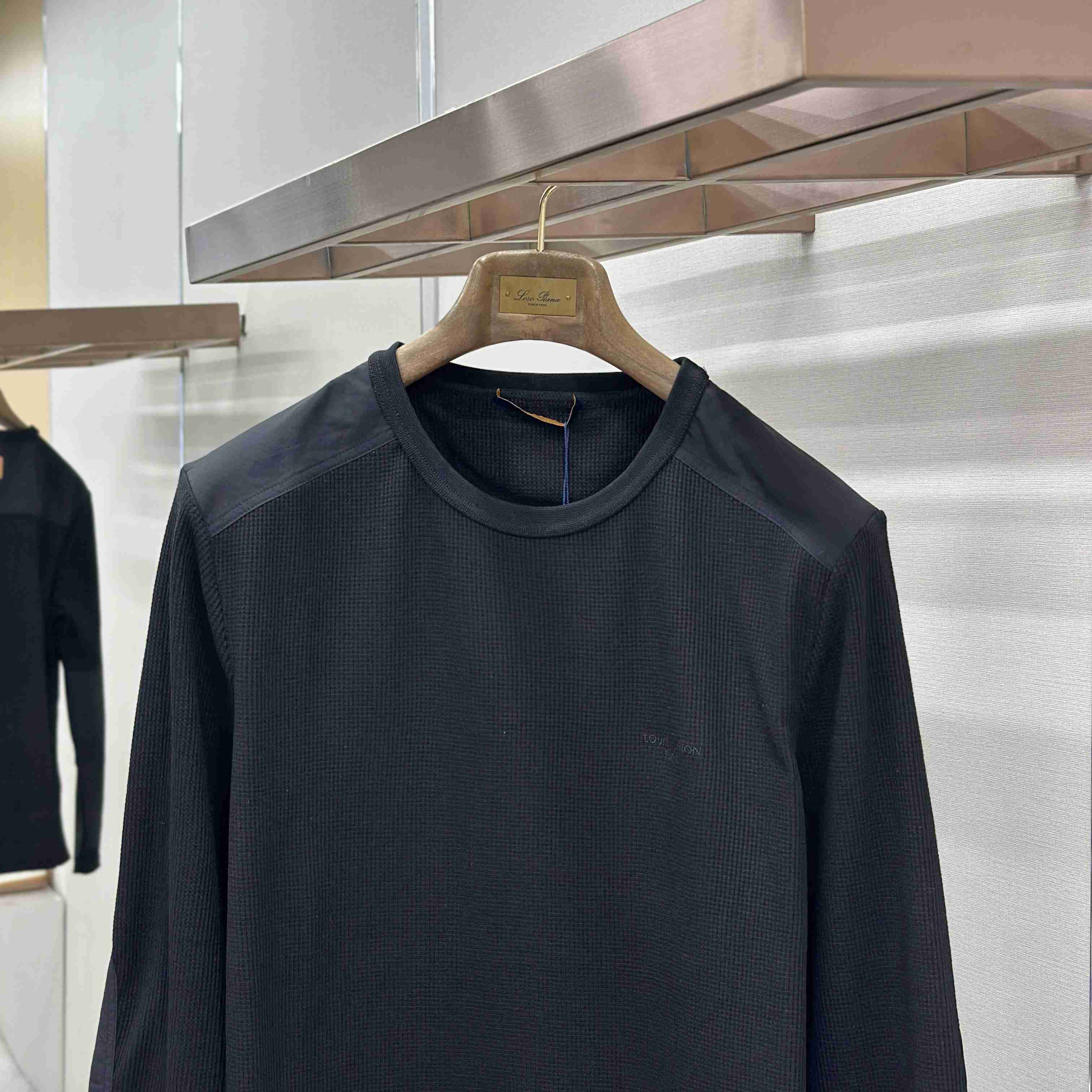 Louis Vuitton Waffle Long-Sleeved Outdoor T-Shirt 1AK7F7 - DopestKickz