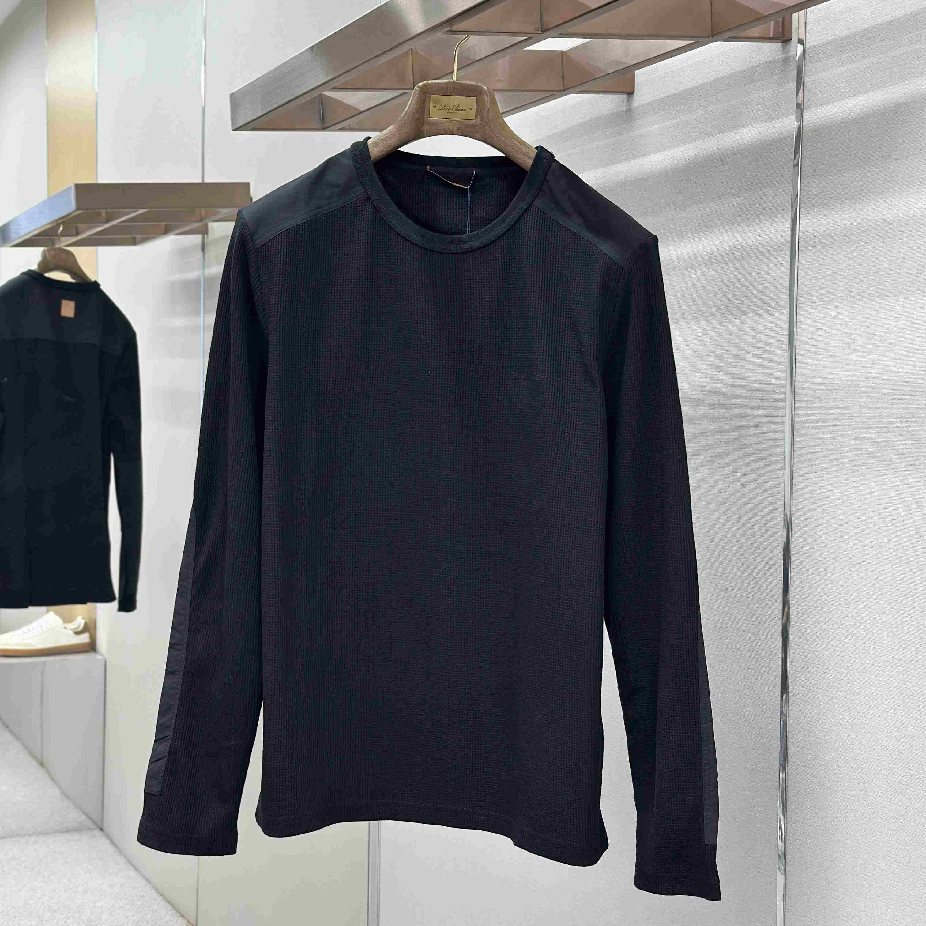 Louis Vuitton Waffle Long-Sleeved Outdoor T-Shirt 1AK7F7 - DopestKickz