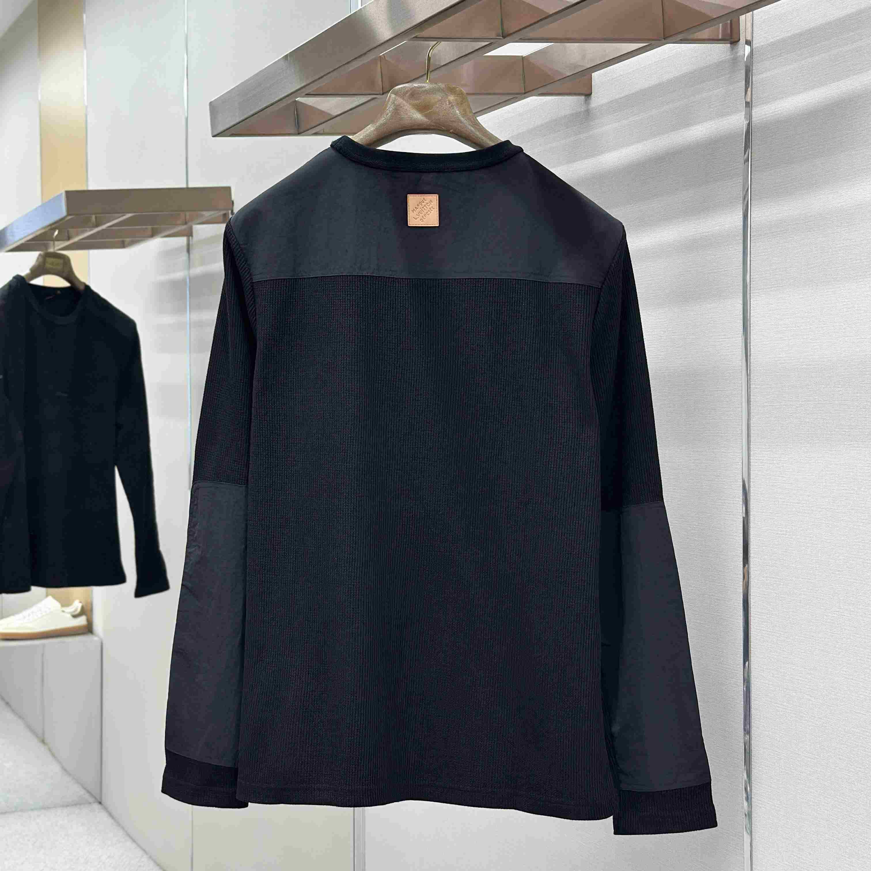 Louis Vuitton Waffle Long-Sleeved Outdoor T-Shirt 1AK7F7 - DopestKickz
