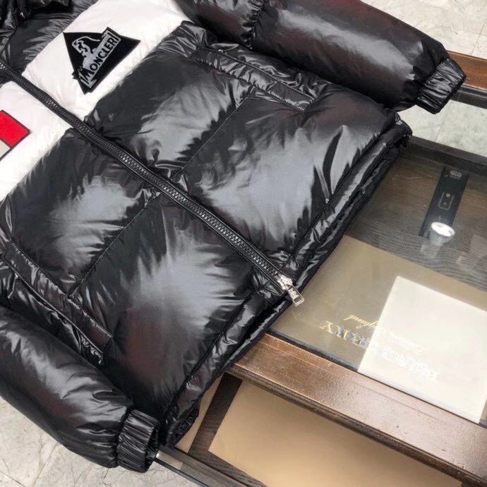 Moncler Logo Patch Padded Jacket - DopestKickz