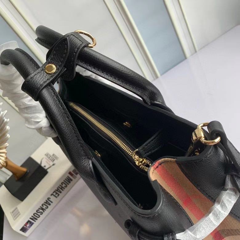 Burberry Shoulder Bag - DopestKickz