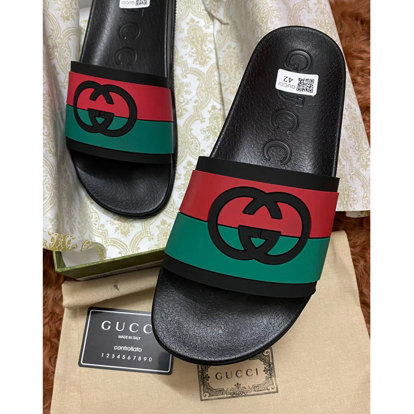 Gucci Men's Interlocking G Slide Sandal - DopestKickz