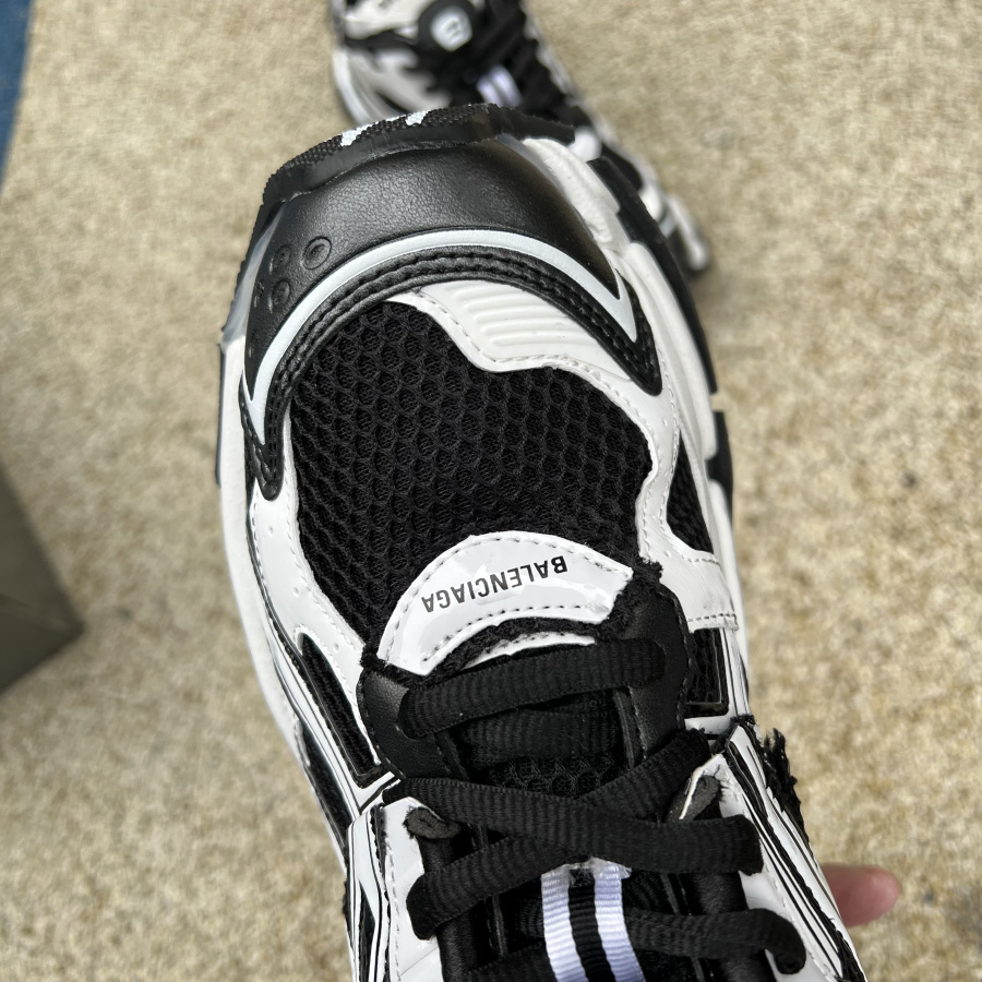 Balenciaga Men's Runner Trainers  In White - DopestKickz