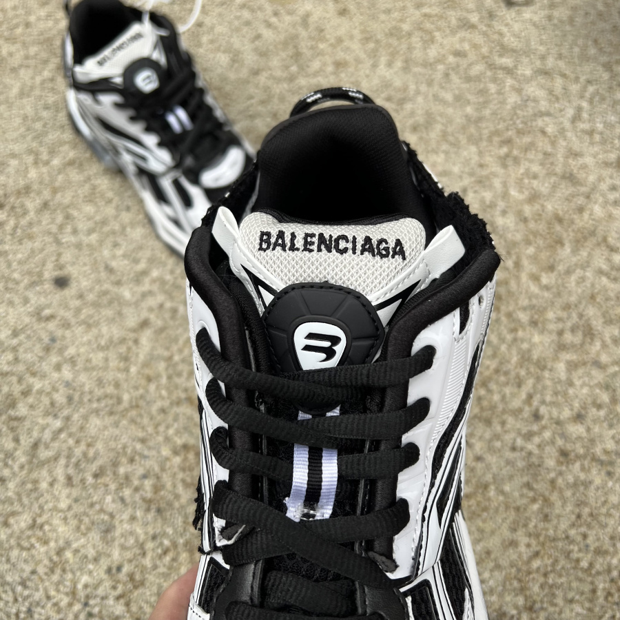Balenciaga Men's Runner Trainers  In White - DopestKickz
