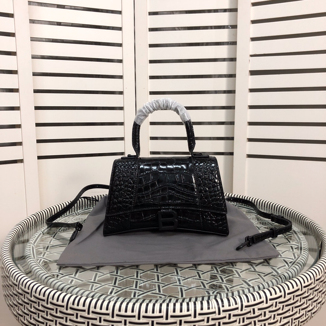 Balenciaga Women's Handbag - DopestKickz