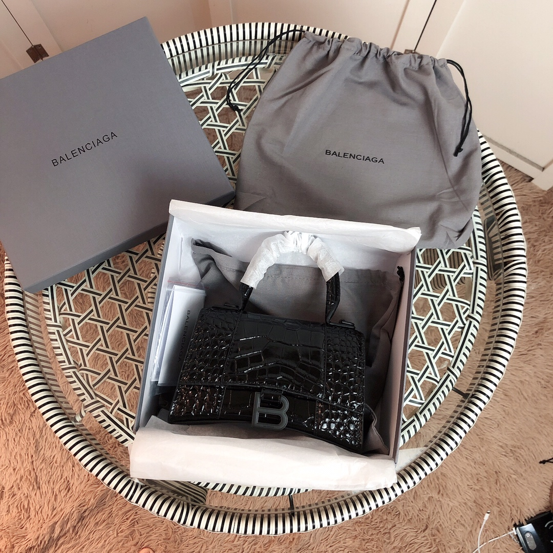 Balenciaga Women's Handbag - DopestKickz