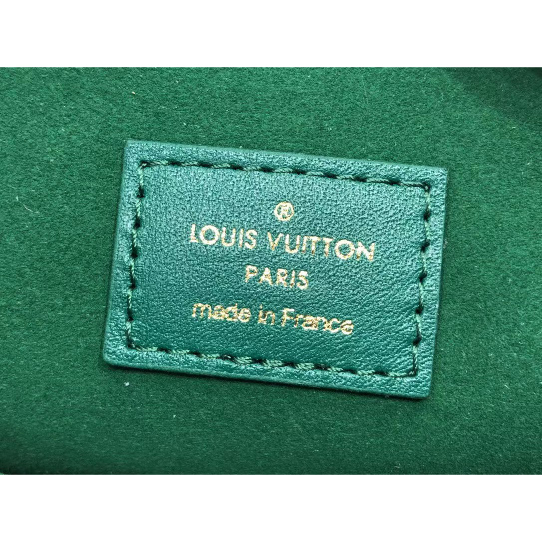 Louis Vuitton  BB Handbag （21 x 16 x 7cm） - DopestKickz