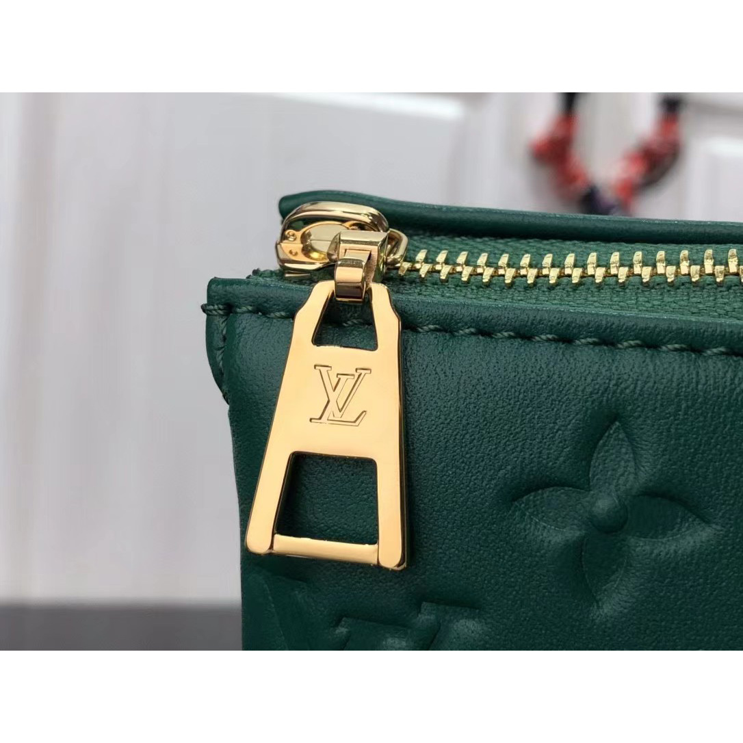 Louis Vuitton  BB Handbag （21 x 16 x 7cm） - DopestKickz