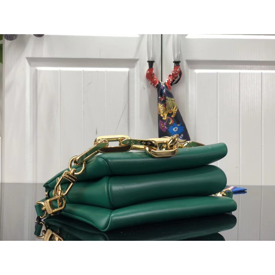 Louis Vuitton  BB Handbag （21 x 16 x 7cm） - DopestKickz