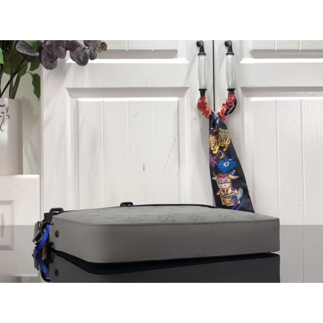 Louis Vuitton Duo Postman Bag(26 x 18.5 x 5CM） - DopestKickz