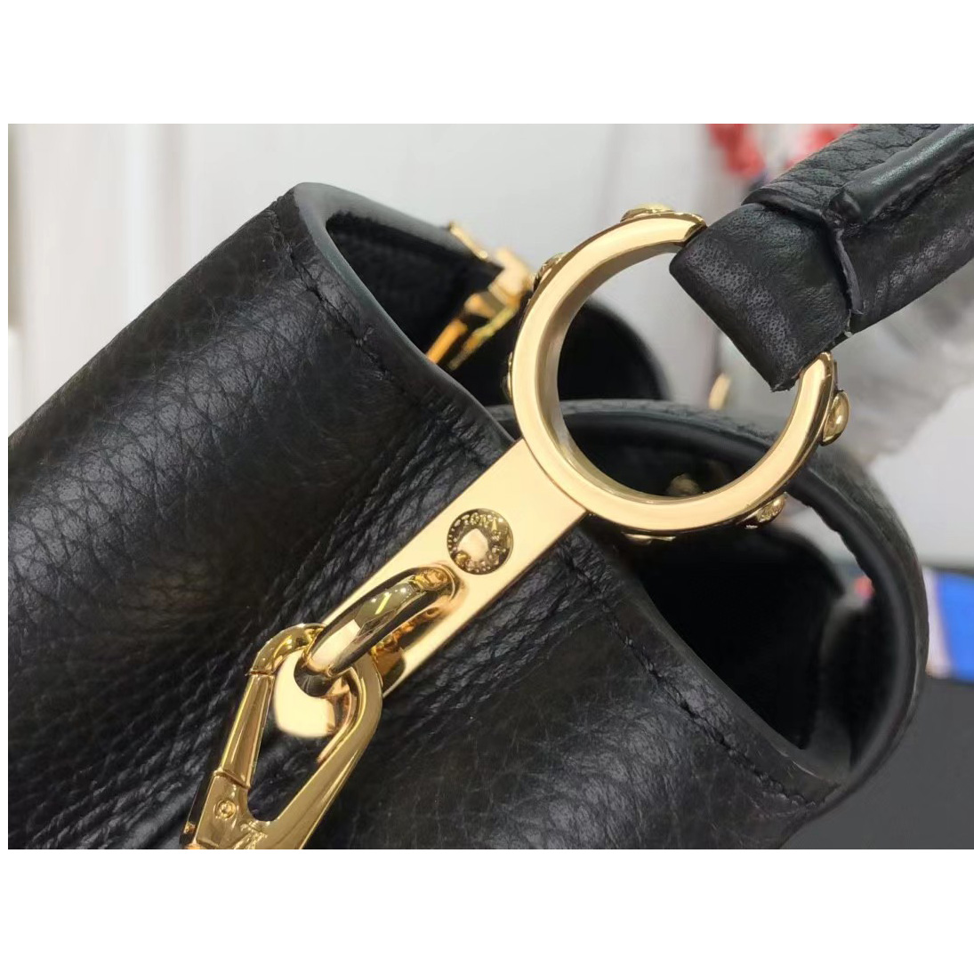 Louis Vuitton Capucines Mini Handbag In Black(21 x 14 x 8 cm) - DopestKickz