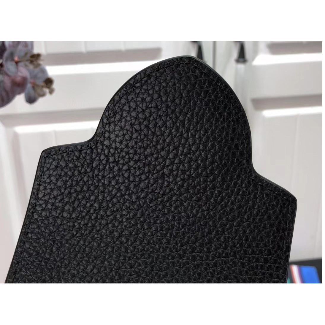 Louis Vuitton Capucines Mini Handbag In Black(21 x 14 x 8 cm) - DopestKickz