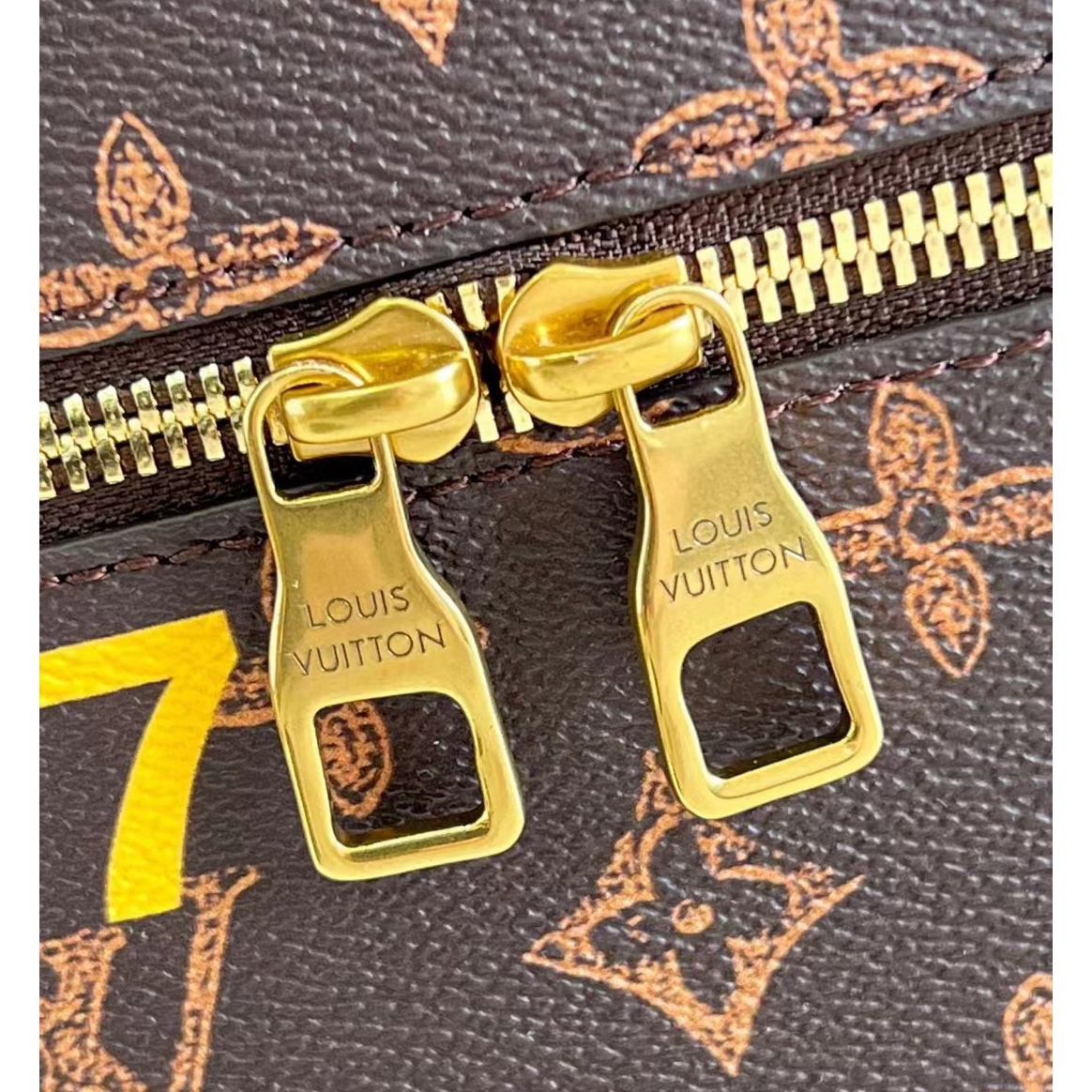 Louis Vuitton Vertical Box Trunk Handbag(15.5-22-7.5 CM) - DopestKickz