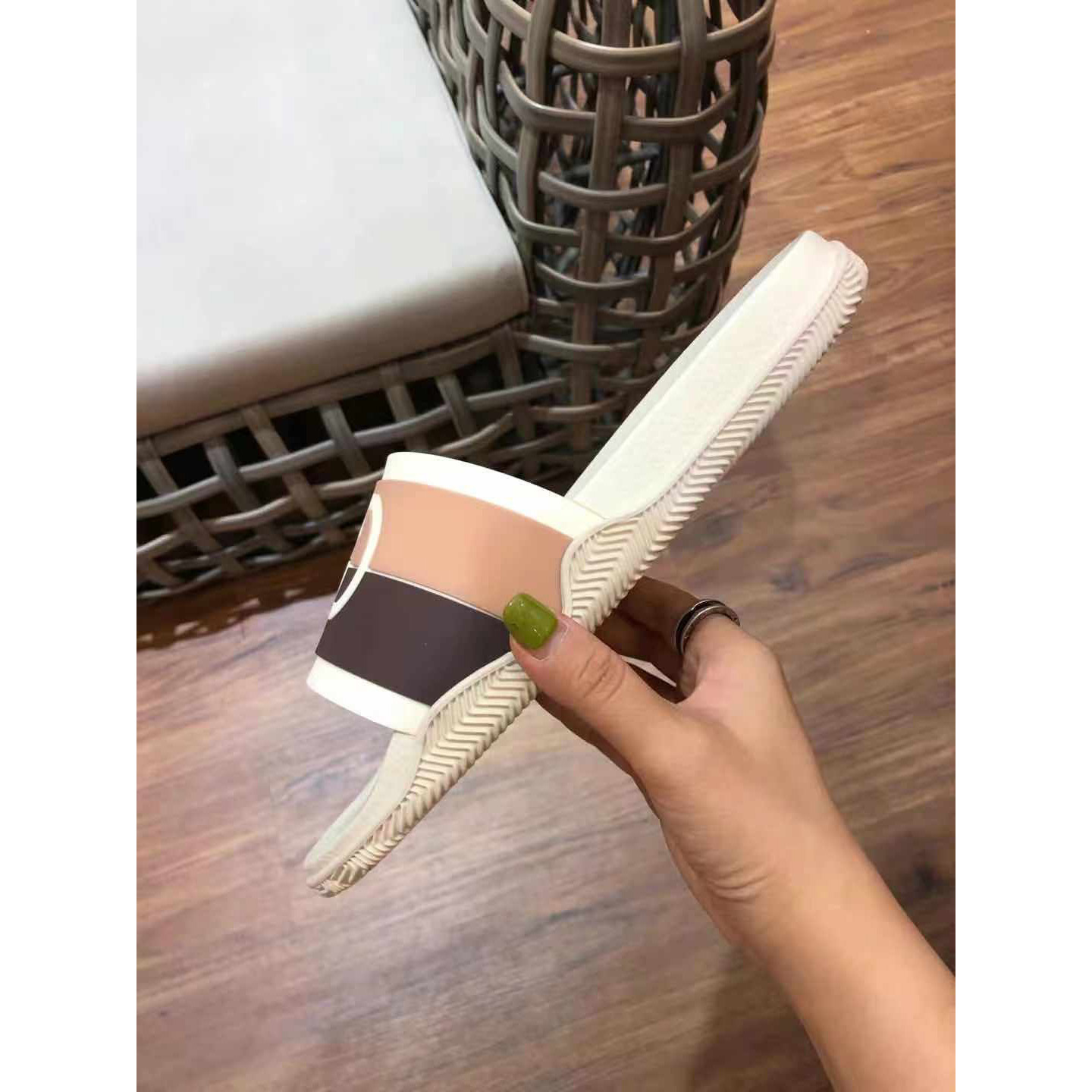 Gucci Men's Interlocking G Slide Sandal - DopestKickz