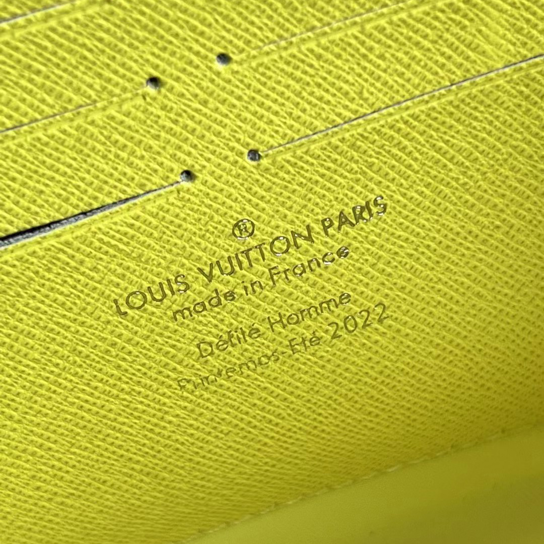 Louis Vuitton Vsoft Trunk Wearable Wallet(22.5-14-5 CM) - DopestKickz