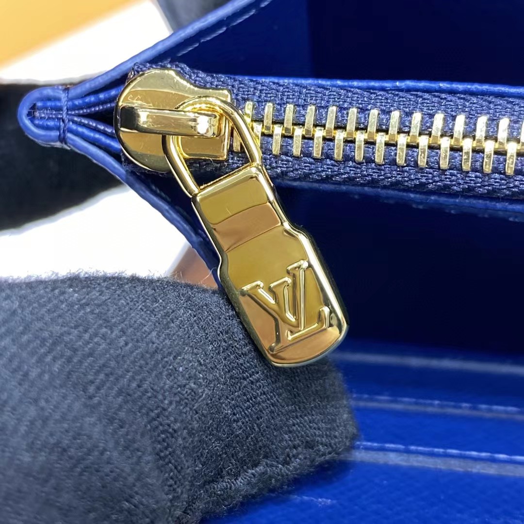 Louis Vuitton  Sarah Wallet（19.0 x 10.5 x 2.0cm） - DopestKickz