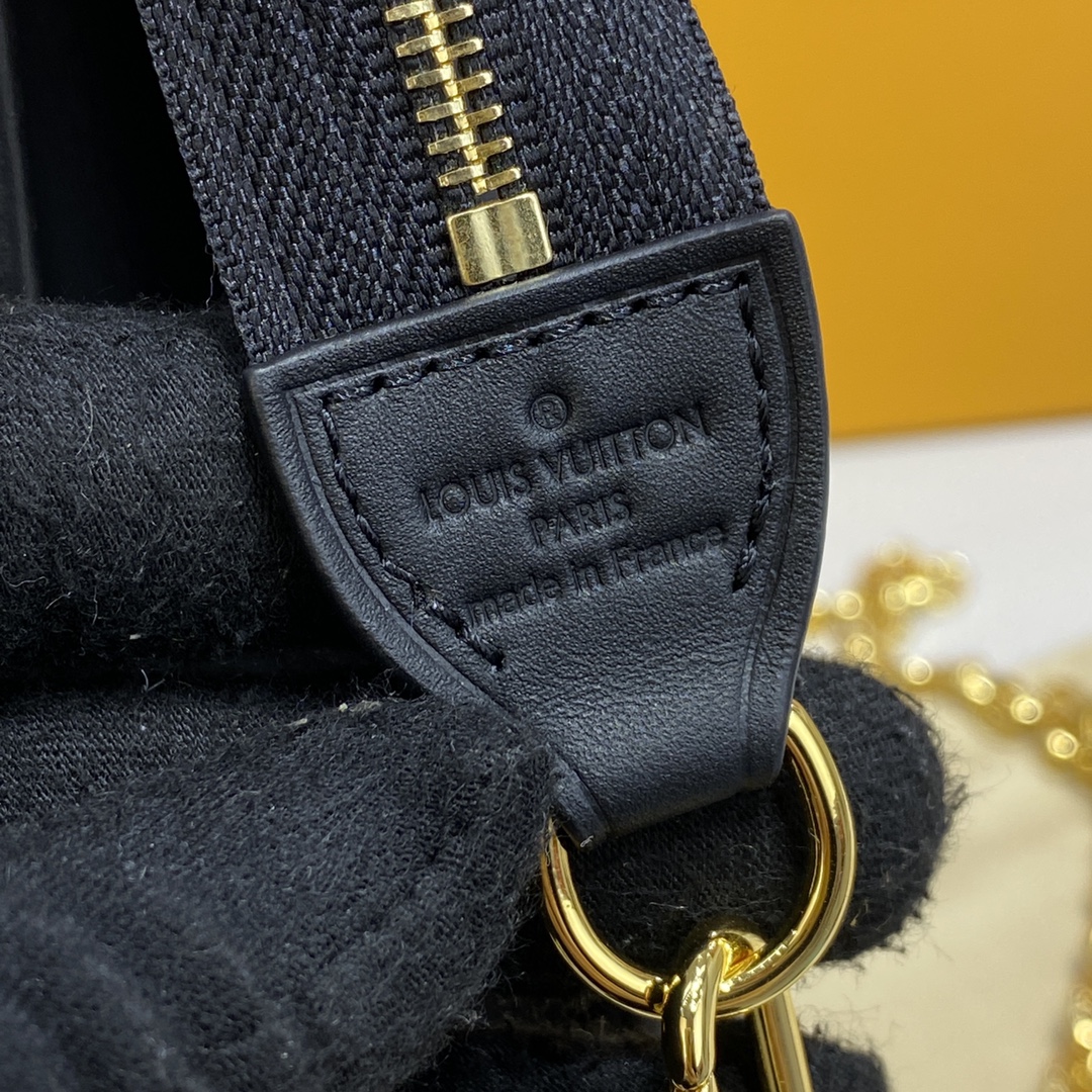 Louis Vuitton Toiletry Pouch On Chain  M81366 (26-20-5cm) - DopestKickz