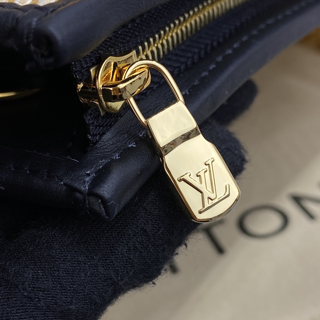 Louis Vuitton Toiletry Pouch On Chain  M81366 (26-20-5cm) - DopestKickz