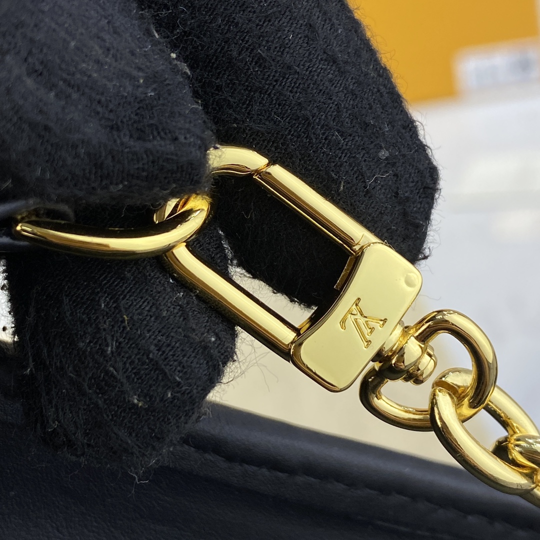 Louis Vuitton Toiletry Pouch On Chain  M81366 (26-20-5cm) - DopestKickz