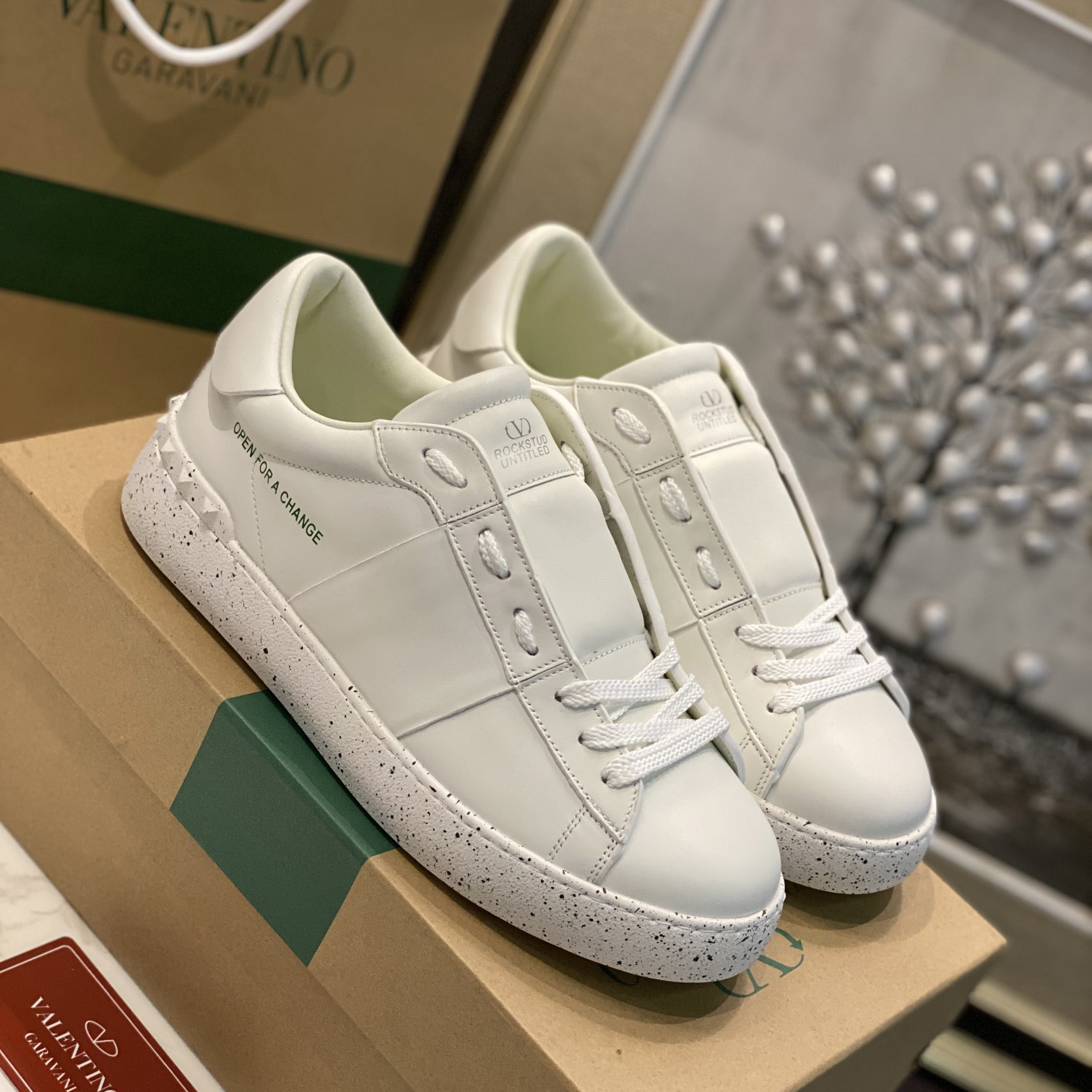 Valenti  Open For A Change Sneaker In Bio-Based Material In White - DopestKickz