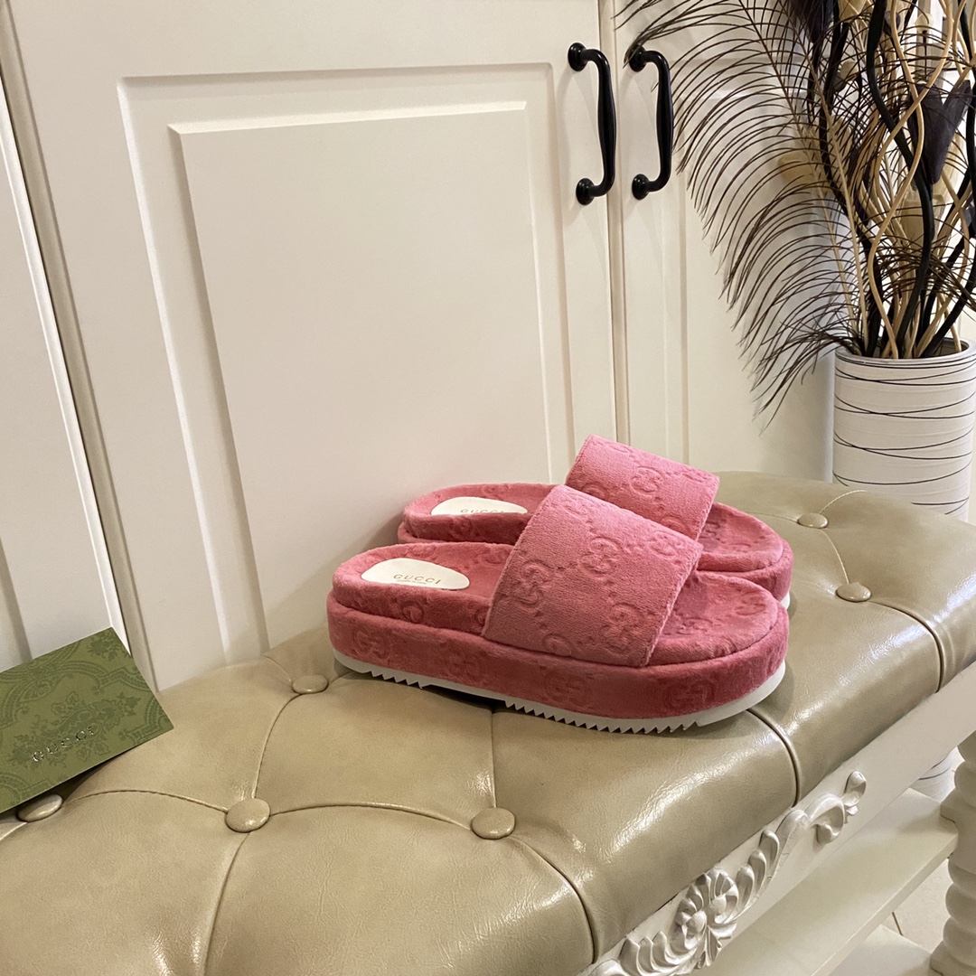 Gucci Women's GG Platform Sandal - DopestKickz