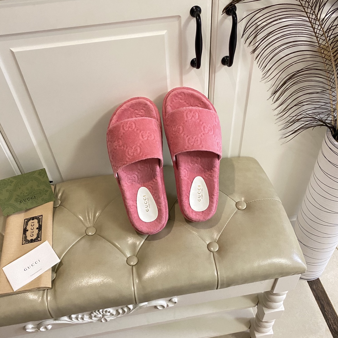 Gucci Women's GG Platform Sandal - DopestKickz