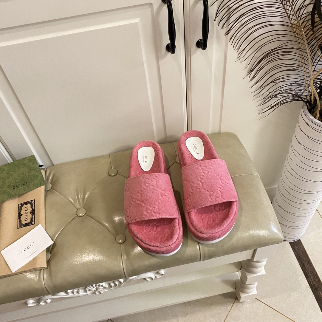 Gucci Women's GG Platform Sandal - DopestKickz